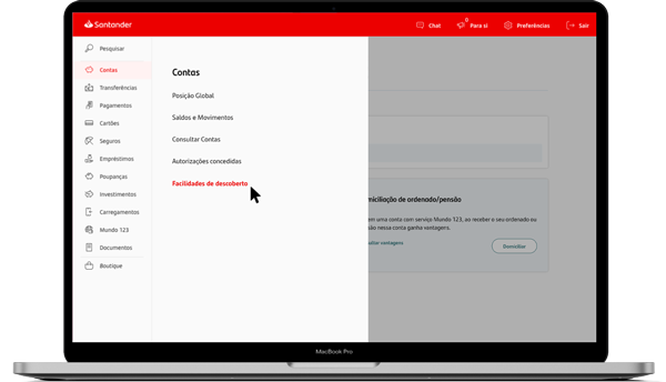 a tela de um laptop exibindo a interface de banco online do Santander. A barra lateral esquerda contém várias opções de menu, como Pesquisar, Contas, Transferências, entre outras. A seção principal da tela está focada no menu Contas, com sub-opções como Posição Global, Saldos e Movimentos, Consultar Contas, entre outras. Um cursor está apontando para a sub-opção Facilidades de descoberto.