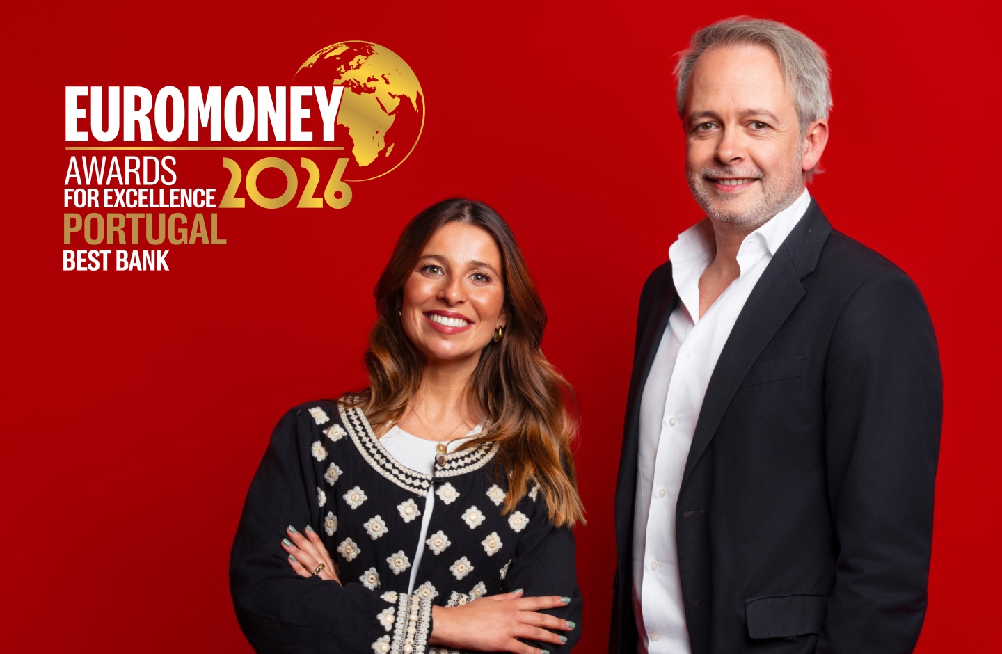 logótipo Euromoney e executivos do Santander