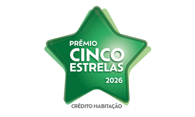 casal feliz abraçado e selo do prémio 5 estrelas