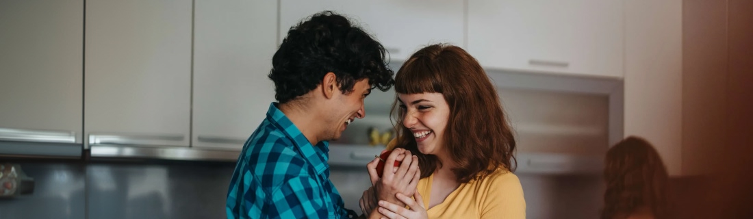 Jovens felizes por realizar um Crédito Habitação Jovem no Santander