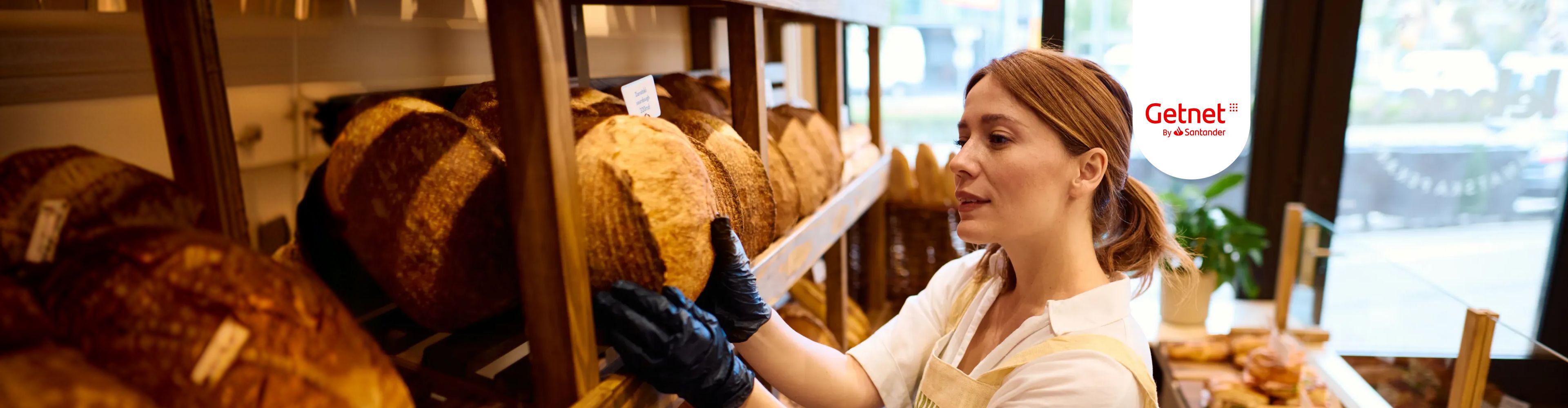 Mulher empresária na sua padaria