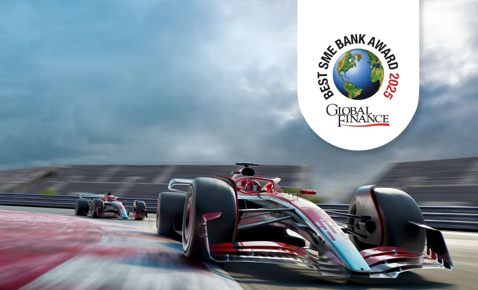 Carro de Fórmula 1 e selo do prémio Best SME Bank Award 2025 - Global Finance