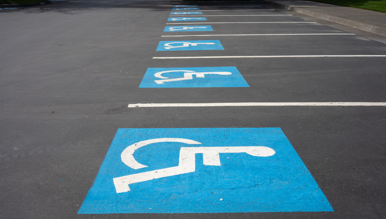Lugares de estacionamento reservados para pessoas com cartão de deficiências