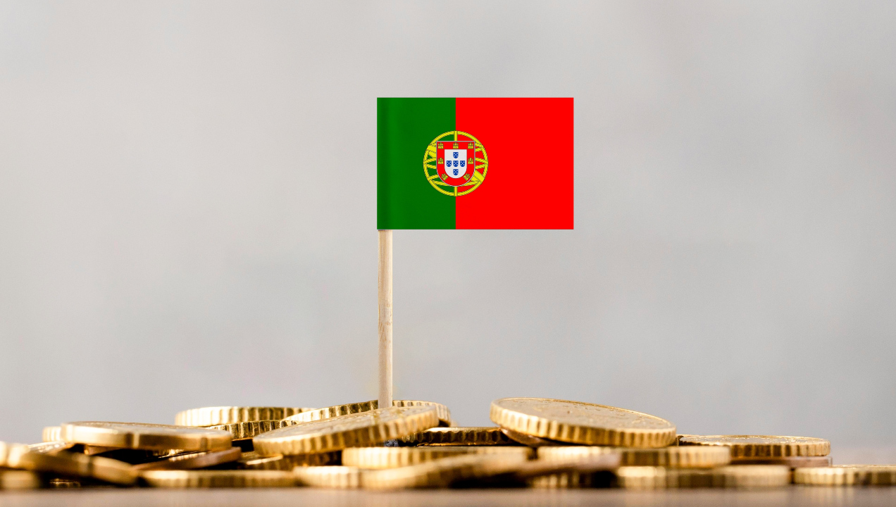 Moedas com uma bandeira portuguesa