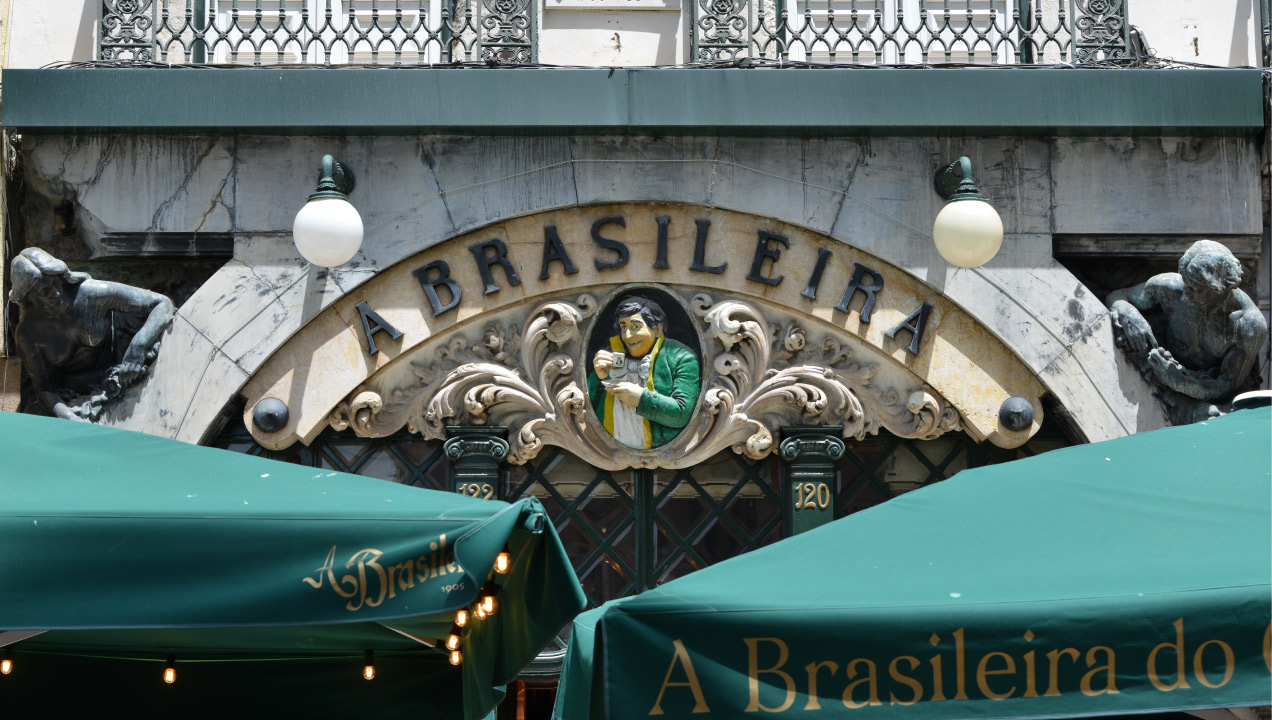 Fachada da histórica loja A Brasileira no chiado 