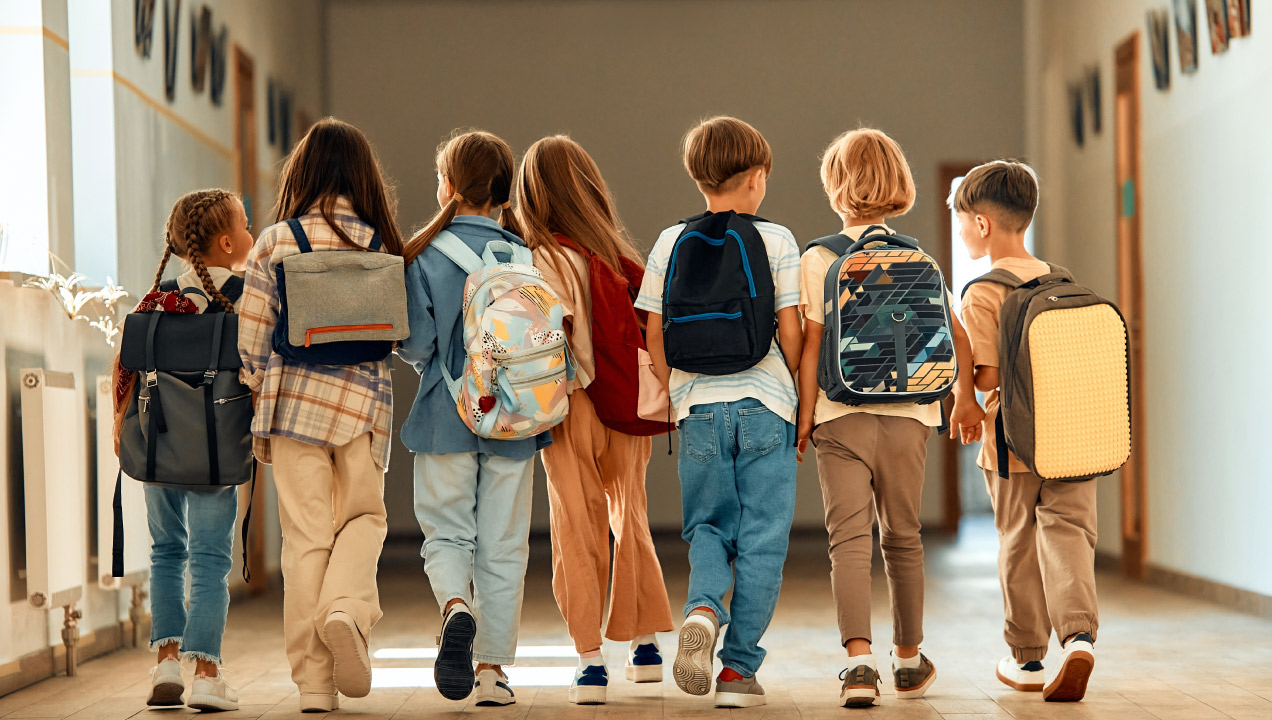 grupo de crianças na escola