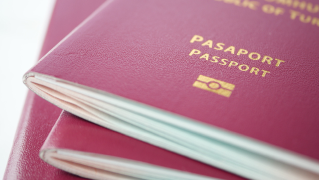 grande plano de capa de passaporte