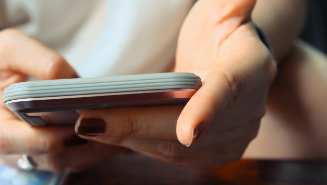 alguém a usar um smartphone