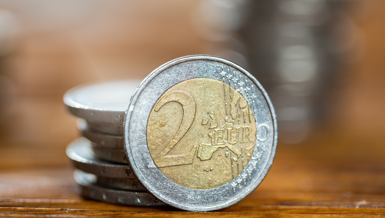 fotografia de moedas de 2 euros