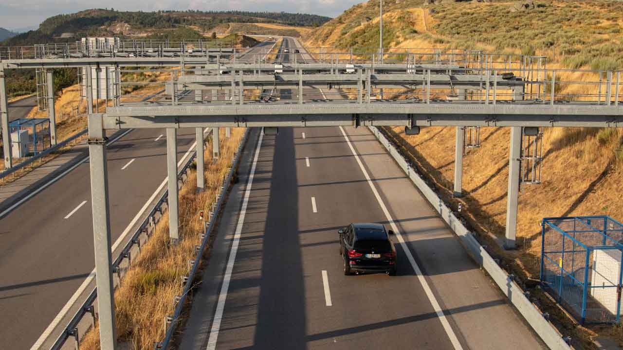 pórticos para pagamento de portagens