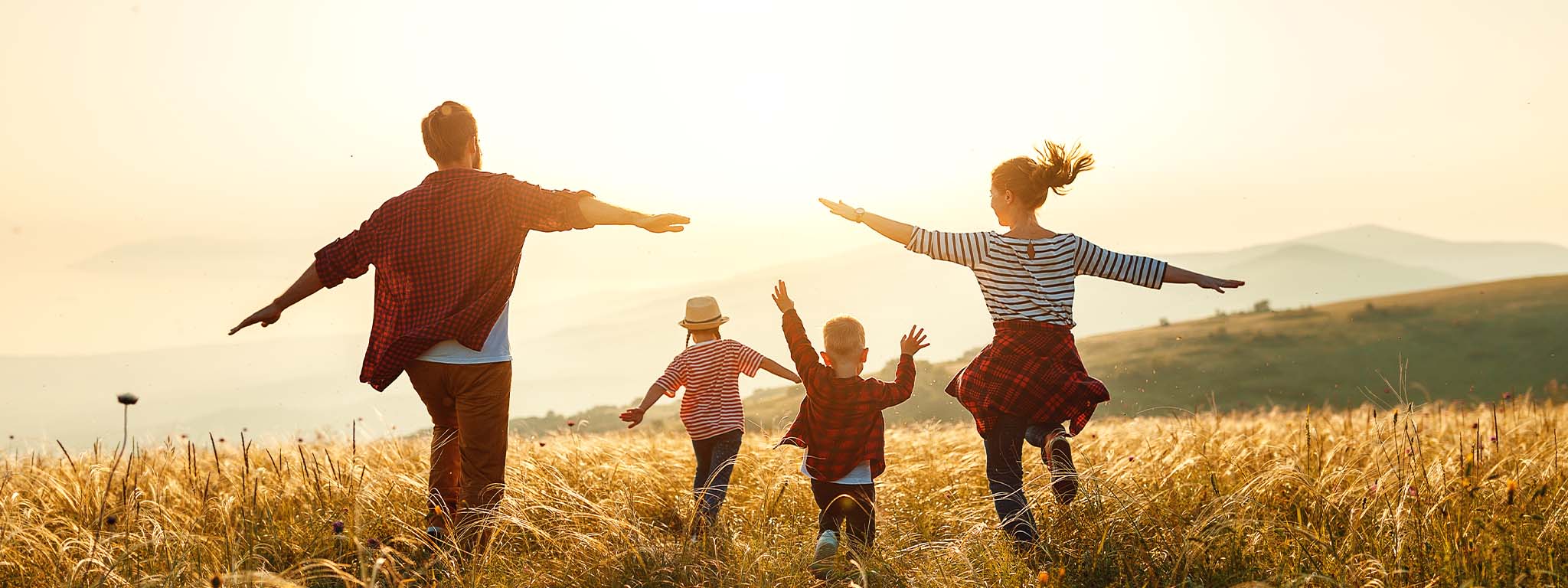 familia feliz a fazer atividades juntos