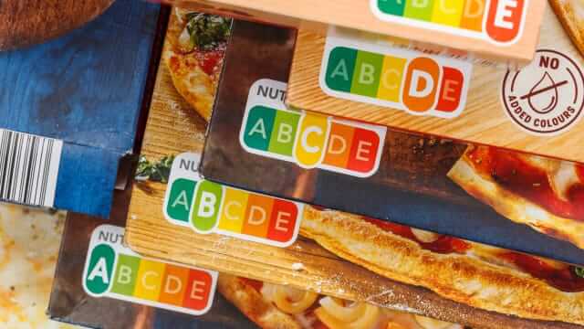 imagem de várias embalagens com nutri score diferente