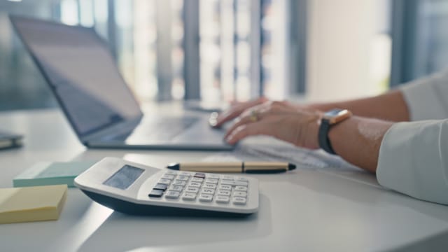 Calcular a taxa social única